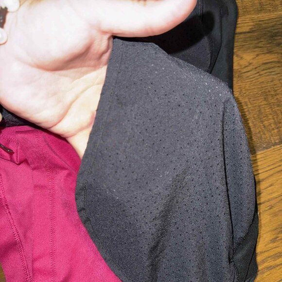 Nike Women's Dri-FIT 2-IN-1 With A Secret Zipper Pocket, Medium - Picture 4 of 4